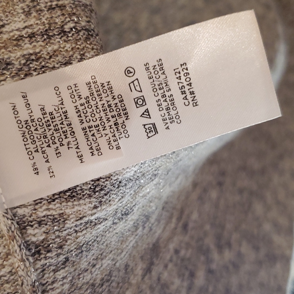 πHPπLOFT Medium Petite Sweater w/ Sparkly Metallic Silver Threading!πππ - Picture 10 of 16